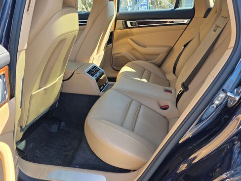 Used 2022 Porsche Panamera 4 w/ Premium Package image 20