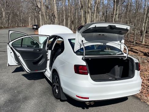 Used 2017 Volkswagen Jetta SE image 8