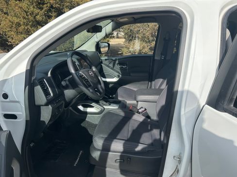 Used 2023 Nissan Frontier SV image 10