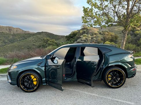 Used 2023 Lamborghini Urus S image 13