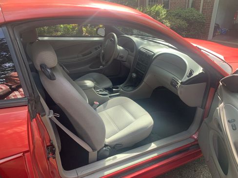 Used 2000 Ford Mustang Coupe RWD image 10