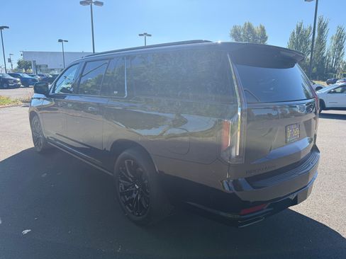 Used 2024 Cadillac Escalade ESV Sport Platinum w/ LPO, ONYX Package image 6