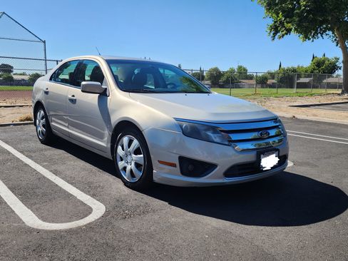 Used 2010 Ford Fusion SE image 1