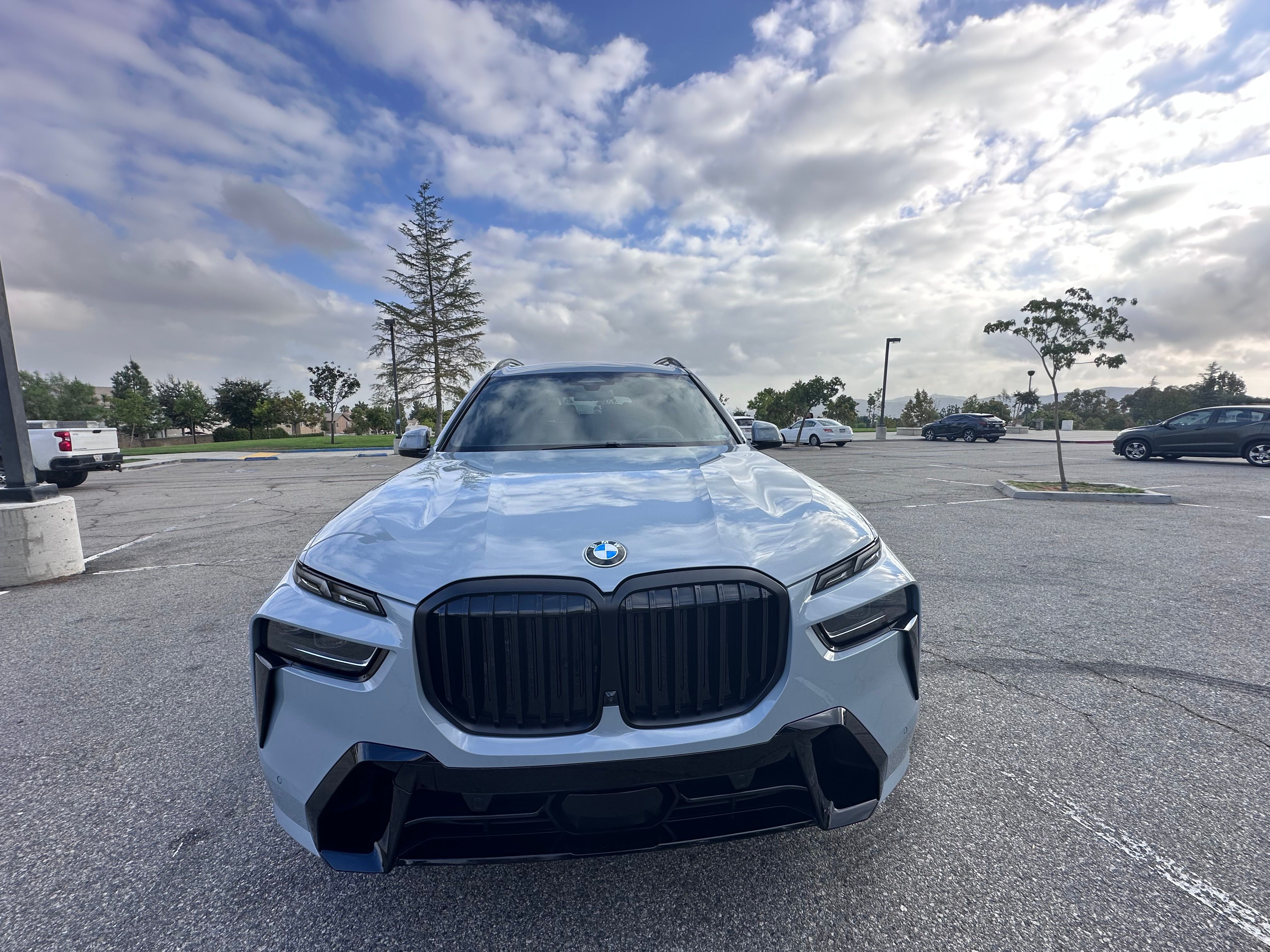 Used 2024 BMW X7 xDrive40i w/ M Sport Package AWD/4WD image 1