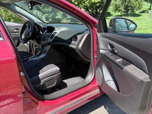 Used 2014 Chevrolet Cruze LT FWD image 12