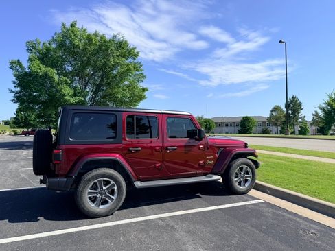Used 2021 Jeep Wrangler Unlimited Sahara w/ Safety Group AWD/4WD image 4