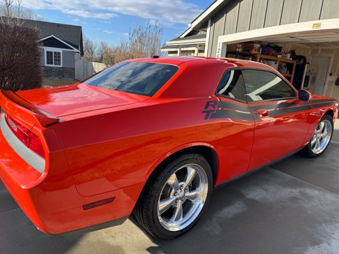 Used 2009 Dodge Challenger R/T RWD image 4