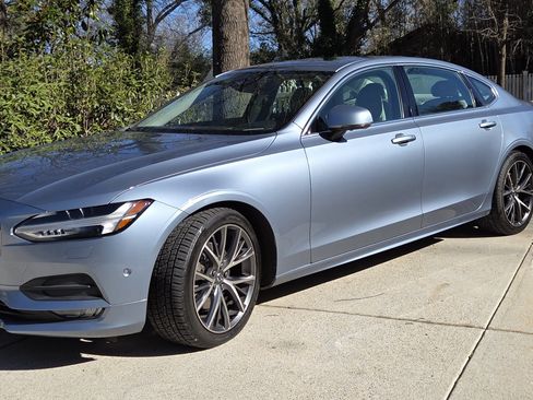 Used 2019 Volvo S90 T5 Momentum image 1
