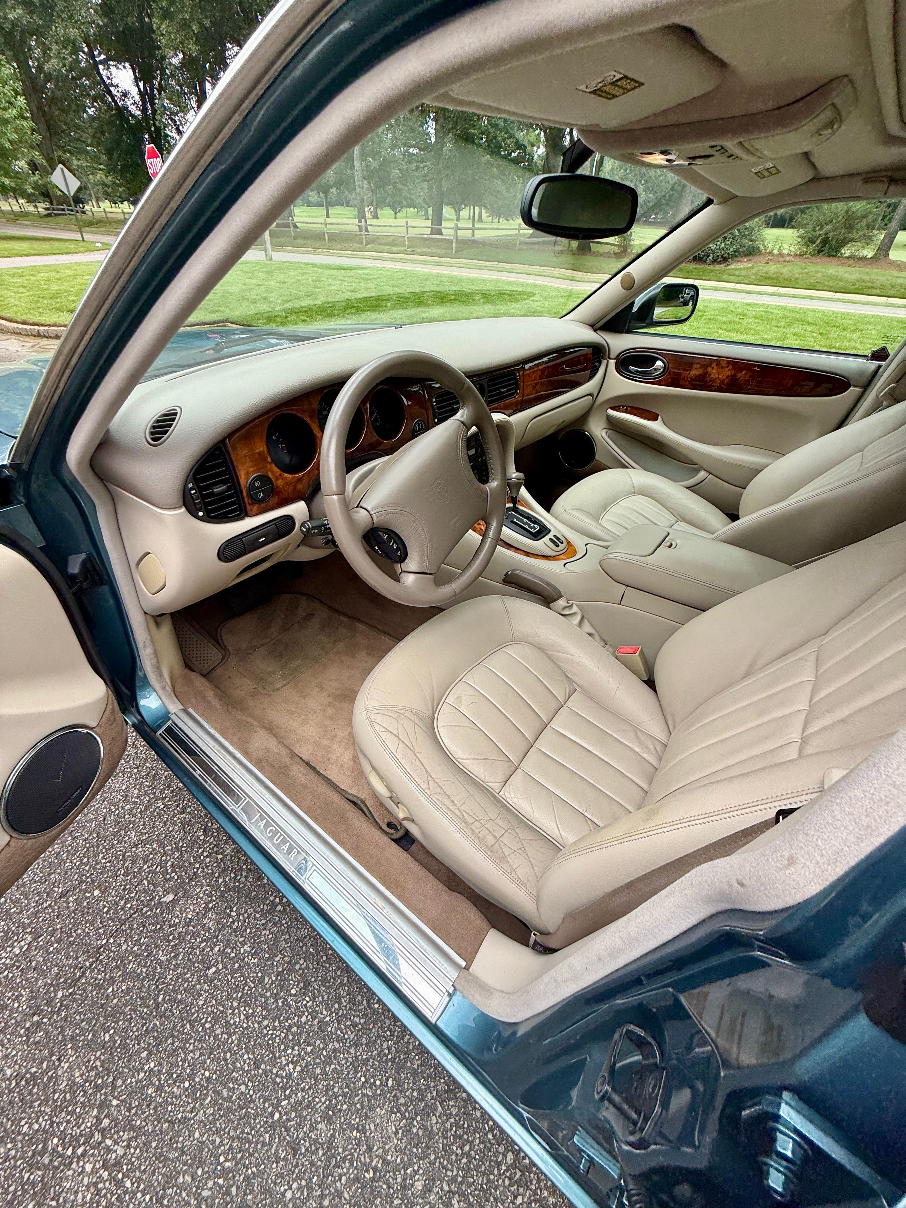 Used 1999 Jaguar XJ8 RWD image 6