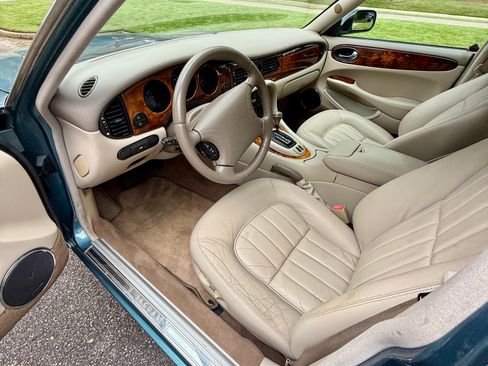 Used 1999 Jaguar XJ8 RWD image 6