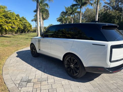 Used 2023 Land Rover Range Rover SE image 10