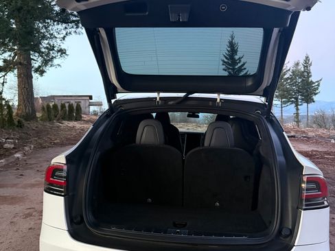 Used 2018 Tesla Model X 75D image 9