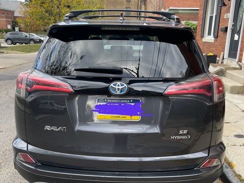 Used 2018 Toyota RAV4 SE AWD/4WD image 16