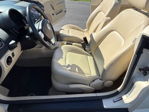 Used 2008 Volkswagen Beetle SE image 9