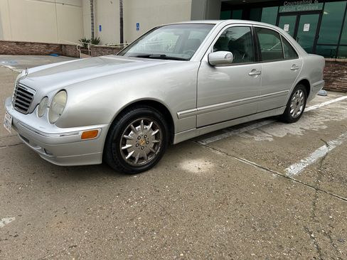 Used 2000 Mercedes-Benz E 320 Sedan image 1