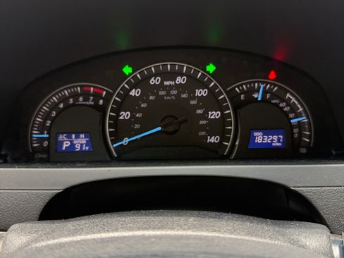 Used 2012 Toyota Camry FWD image 15