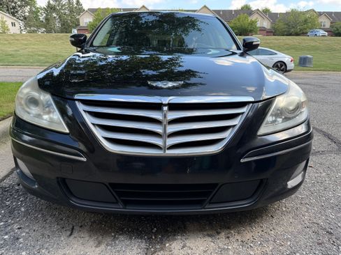 Used 2010 Hyundai Genesis 4.6 w/ Technology Pkg 5 RWD image 5