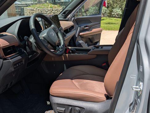 Used 2026 Toyota Grand Highlander AWD Hybrid image 12