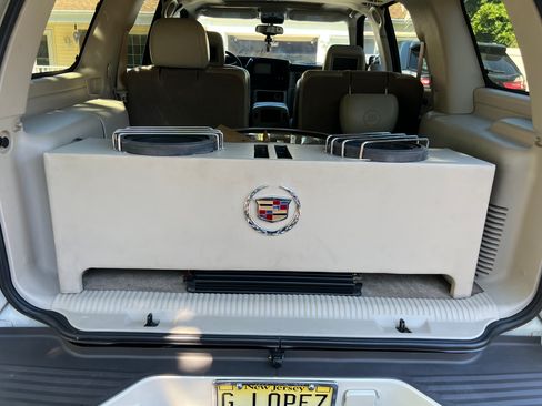 Used 2004 Cadillac Escalade AWD image 17