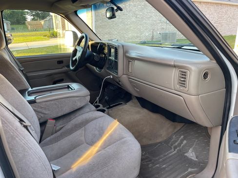 Used 2006 GMC Sierra 2500 SLE w/ Heavy-Duty Power Package AWD/4WD image 4
