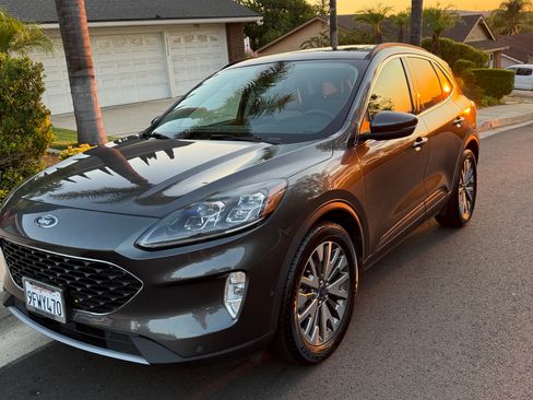 Used 2020 Ford Escape Titanium w/ Titanium Premium Package 2.0 image 16