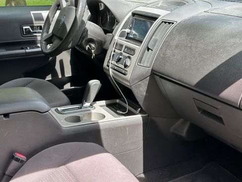 Used 2010 Ford Edge SE image 4