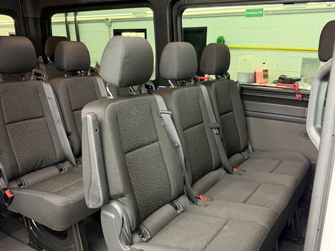 Used 2019 Mercedes-Benz Sprinter 2500 image 6