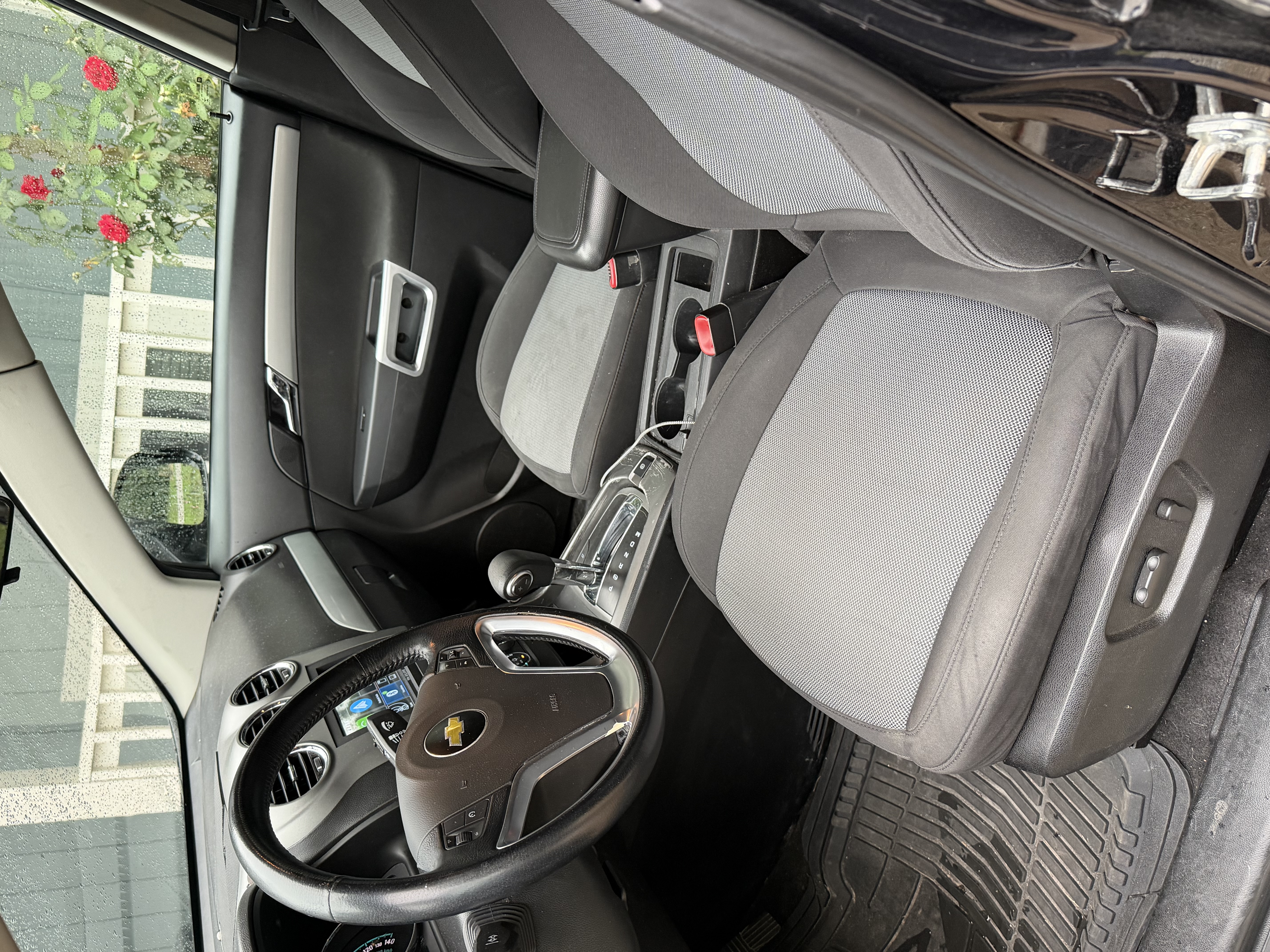Used 2012 Chevrolet Captiva Sport LT FWD image 11