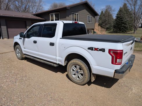 Used 2017 Ford F150 XLT image 2