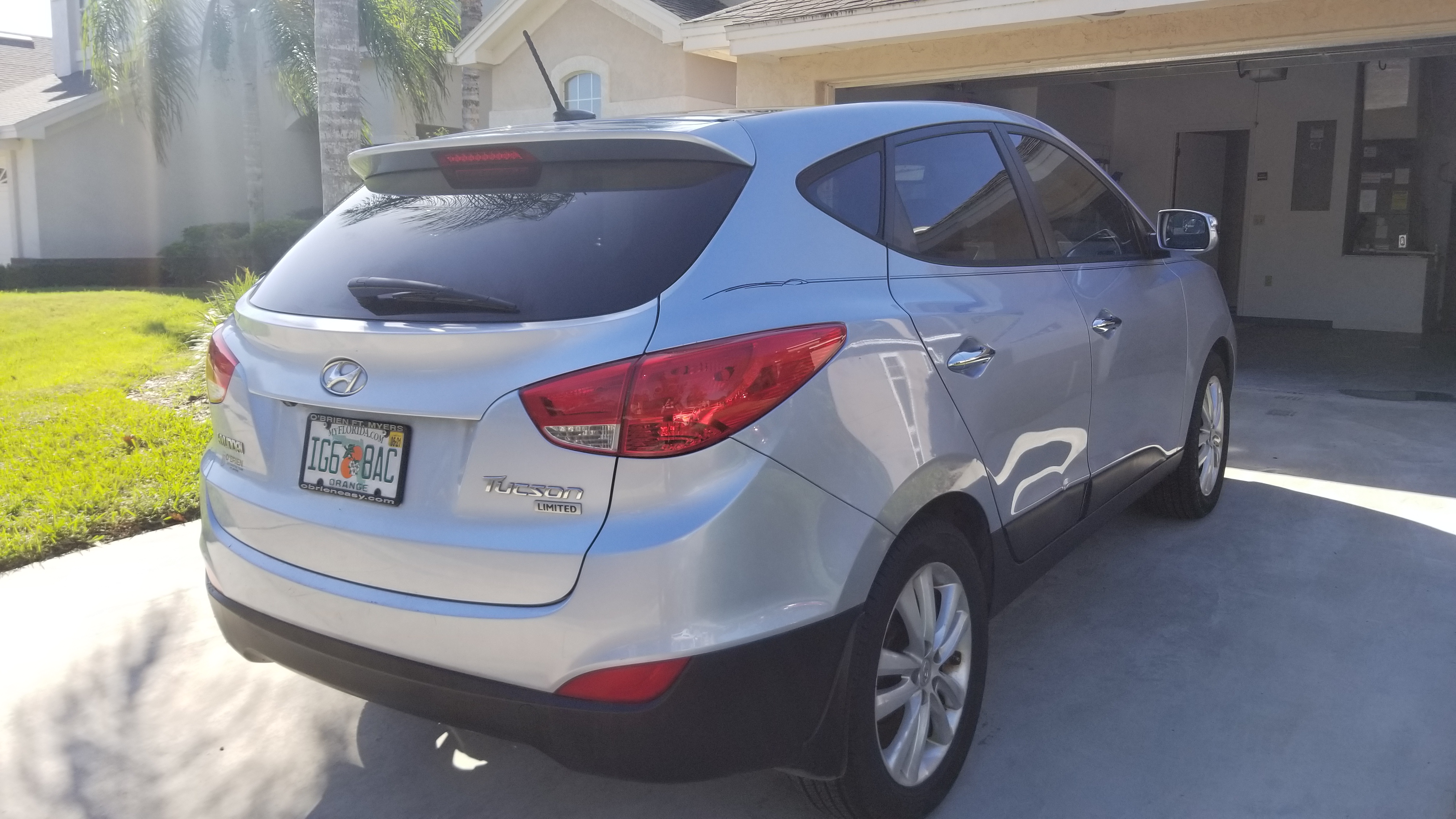 Used 2011 Hyundai Tucson Limited w/ Premium Pkg 3 FWD image 6