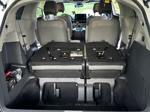 Used 2023 Toyota Sienna Limited AWD/4WD image 13