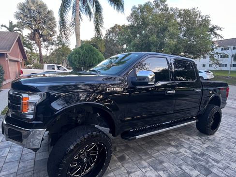 Used 2018 Ford F150 Lariat image 2