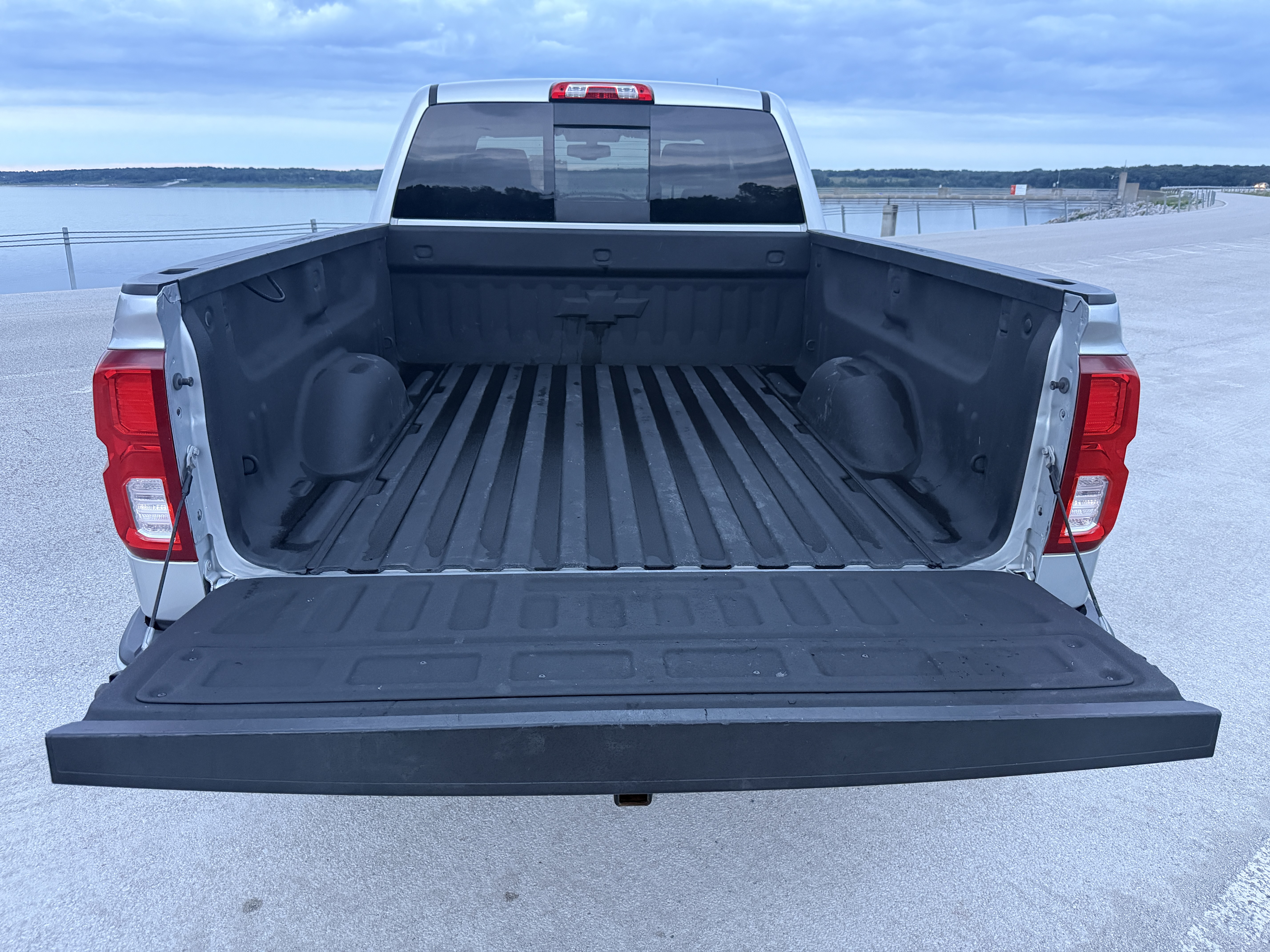 Used 2016 Chevrolet Silverado 1500 LTZ Z71 w/ LTZ Plus Package AWD/4WD image 12