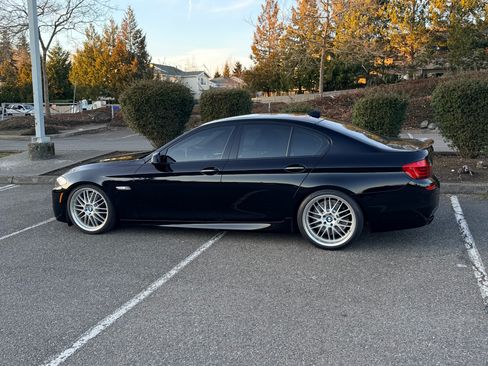 Used 2011 BMW 550i Sedan image 2