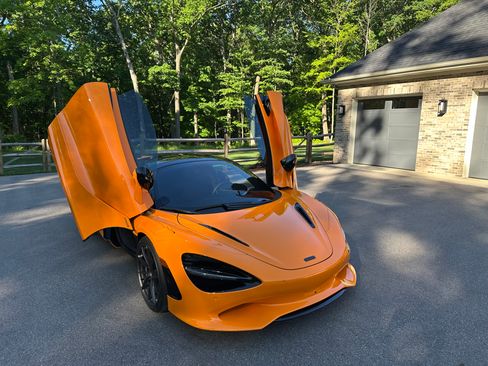 Used 2026 McLaren 750S Spider RWD image 8