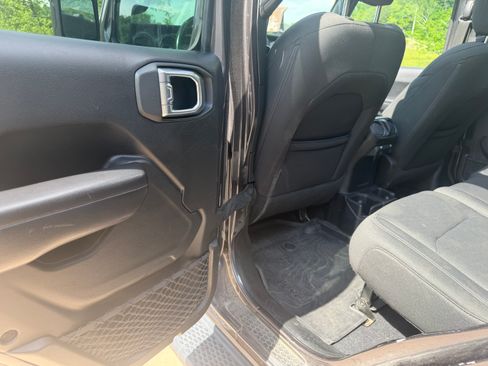 Used 2018 Jeep Wrangler Unlimited Sport S AWD/4WD image 21