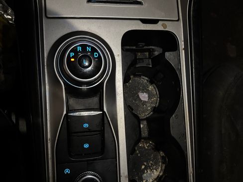 Used 2021 Ford Explorer XLT image 3