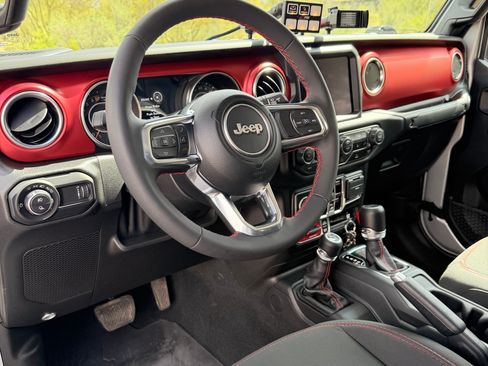 Used 2023 Jeep Gladiator Rubicon w/ Cold Weather Group image 5