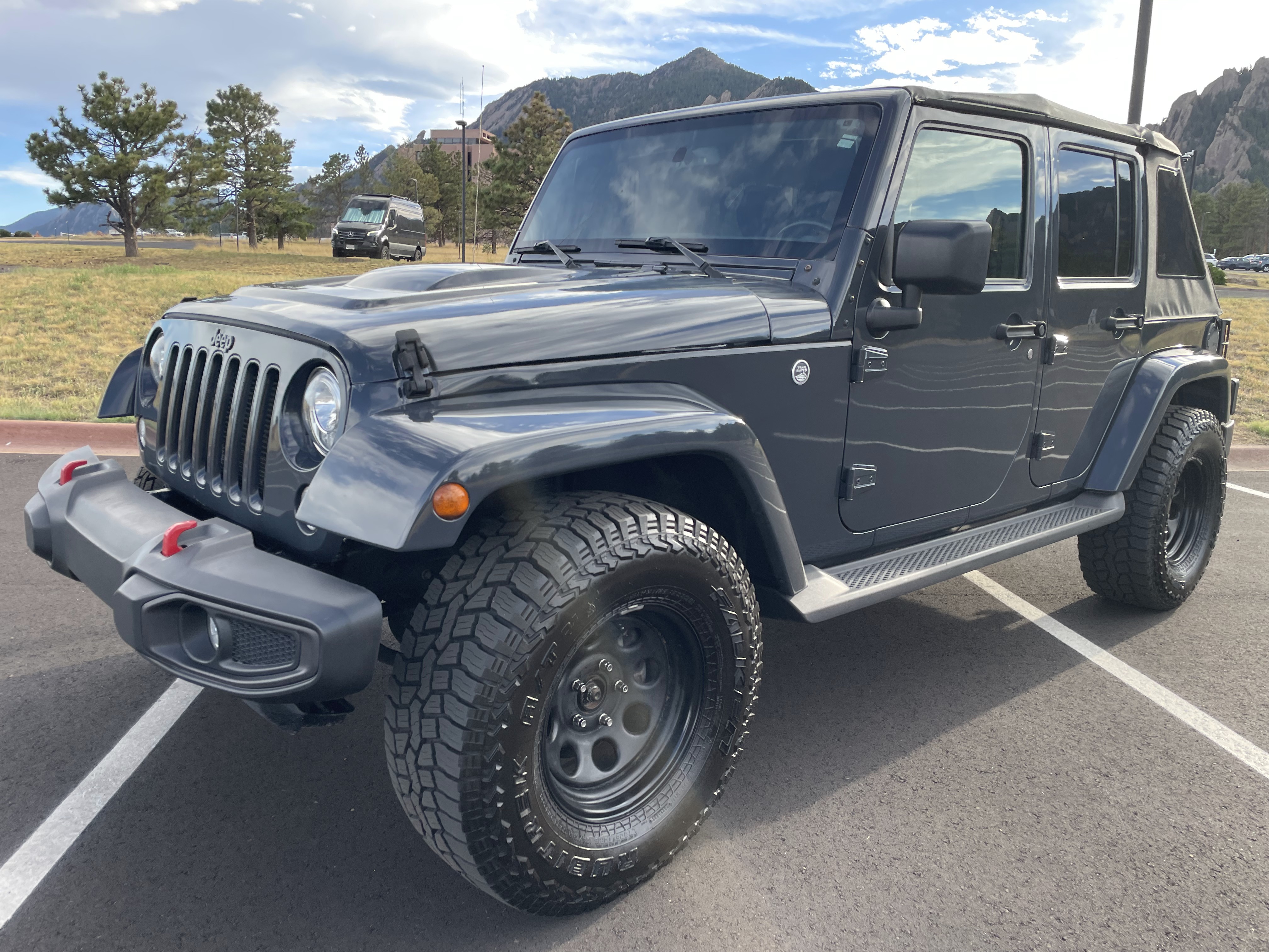 Used 2017 Jeep Wrangler Unlimited Sahara AWD/4WD image 2