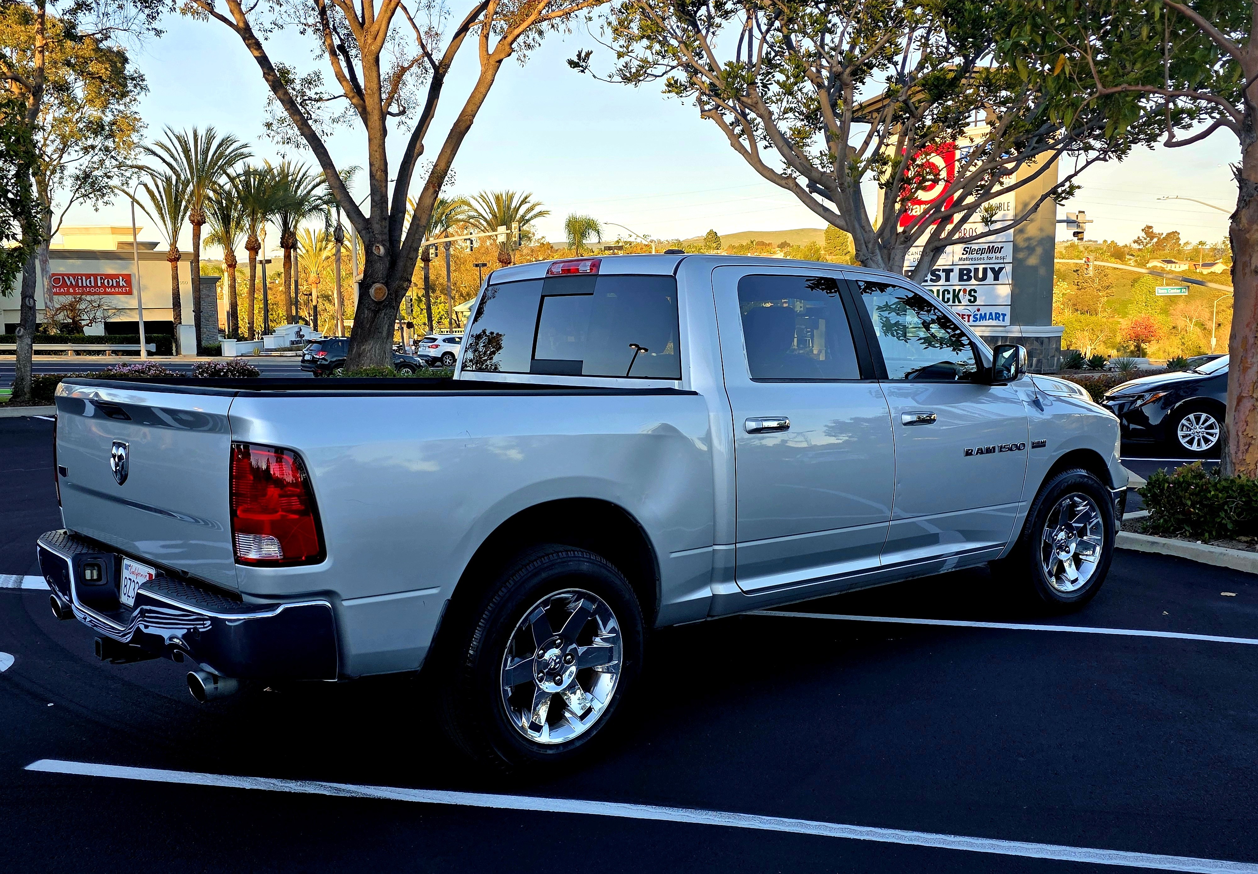 Used 2011 RAM 1500 Laramie RWD image 2