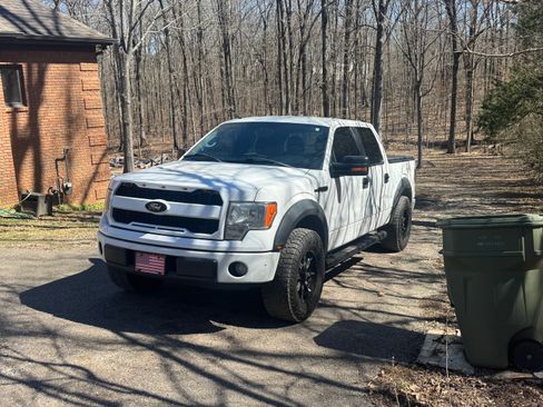 Used 2013 Ford F150 XLT w/ XLT Chrome Pkg image 2