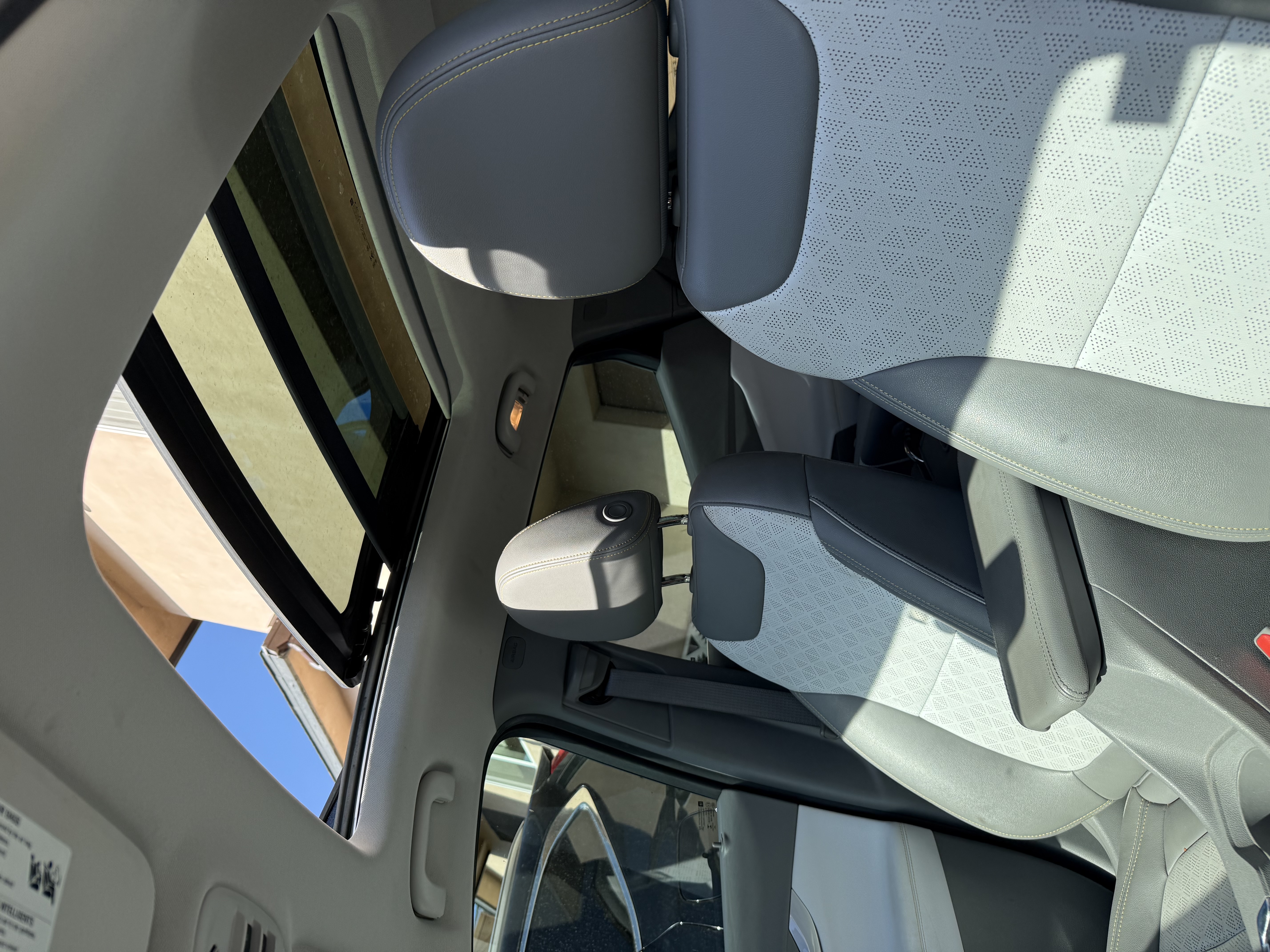 Used 2023 Chevrolet Bolt EUV Premier w/ Sun & Sound Package FWD image 8