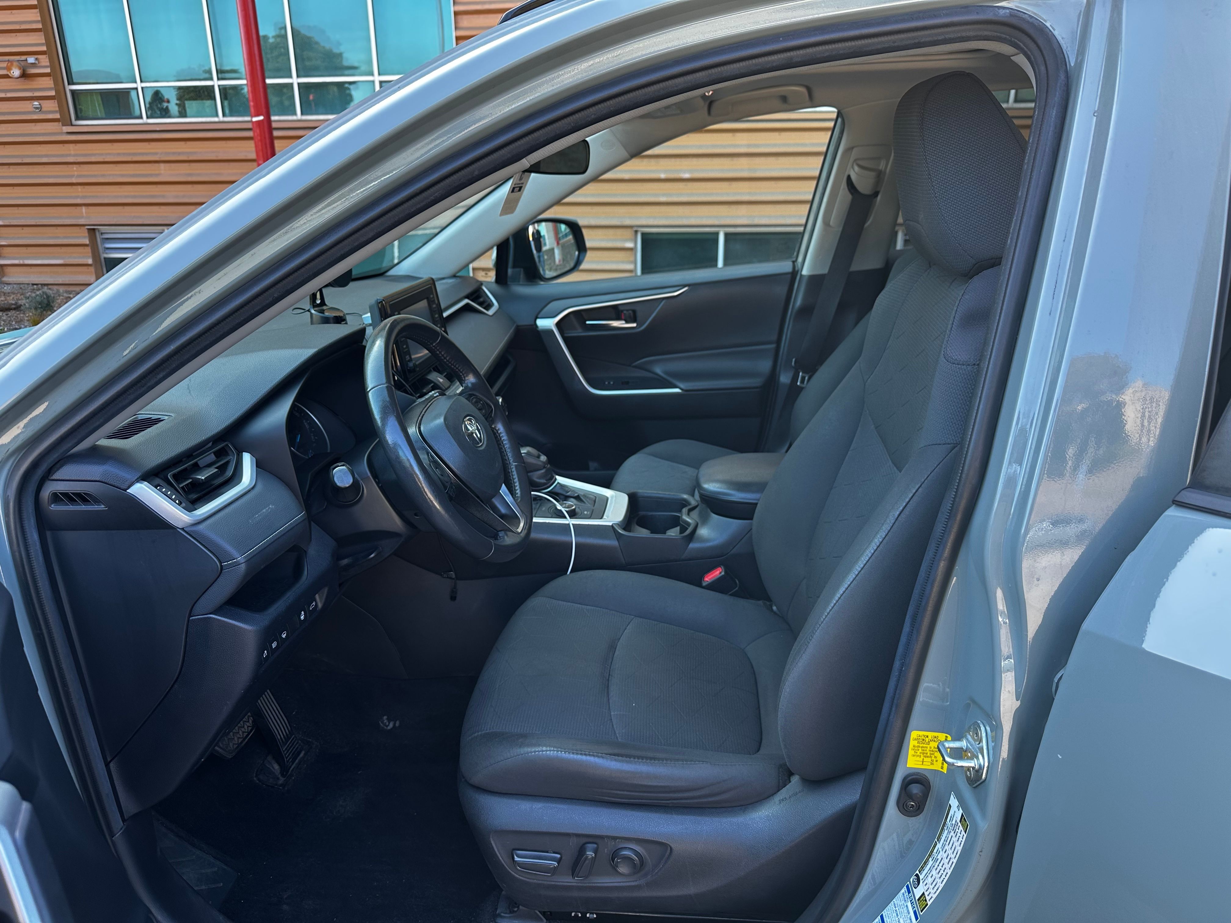 Used 2020 Toyota RAV4 XLE w/ Convenience Package AWD/4WD image 10