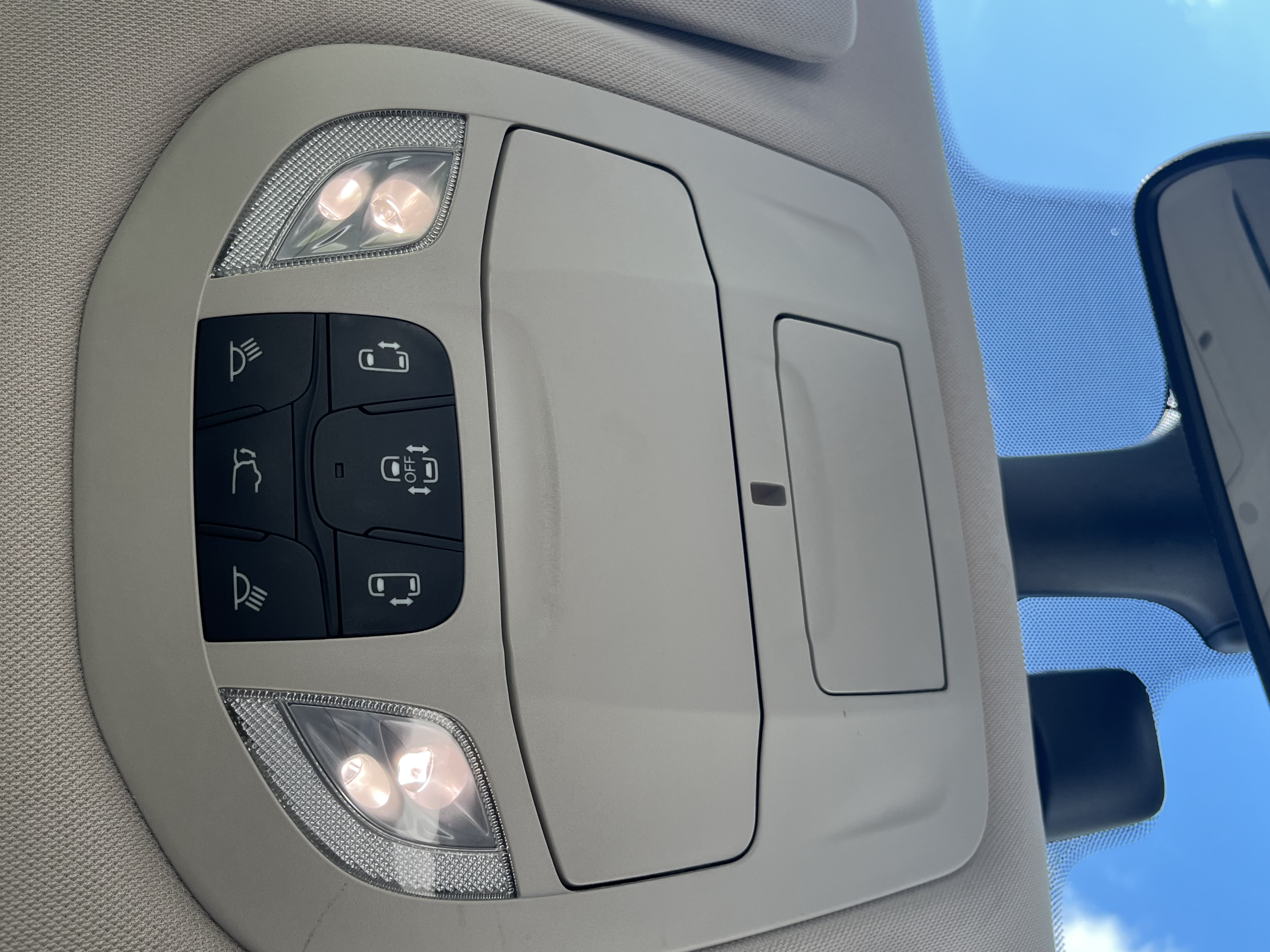 Used 2021 Chrysler Pacifica Touring-L w/ Uconnect Theater Family Group AWD/4WD image 19