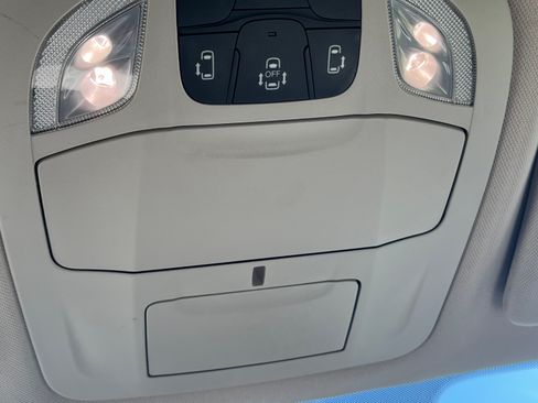Used 2021 Chrysler Pacifica Touring-L w/ Uconnect Theater Family Group AWD/4WD image 19