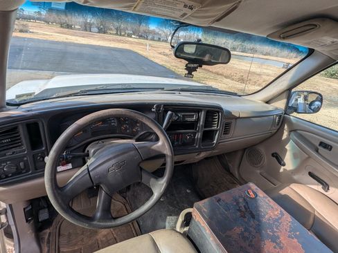 Used 2006 Chevrolet Silverado 1500 W/T image 7