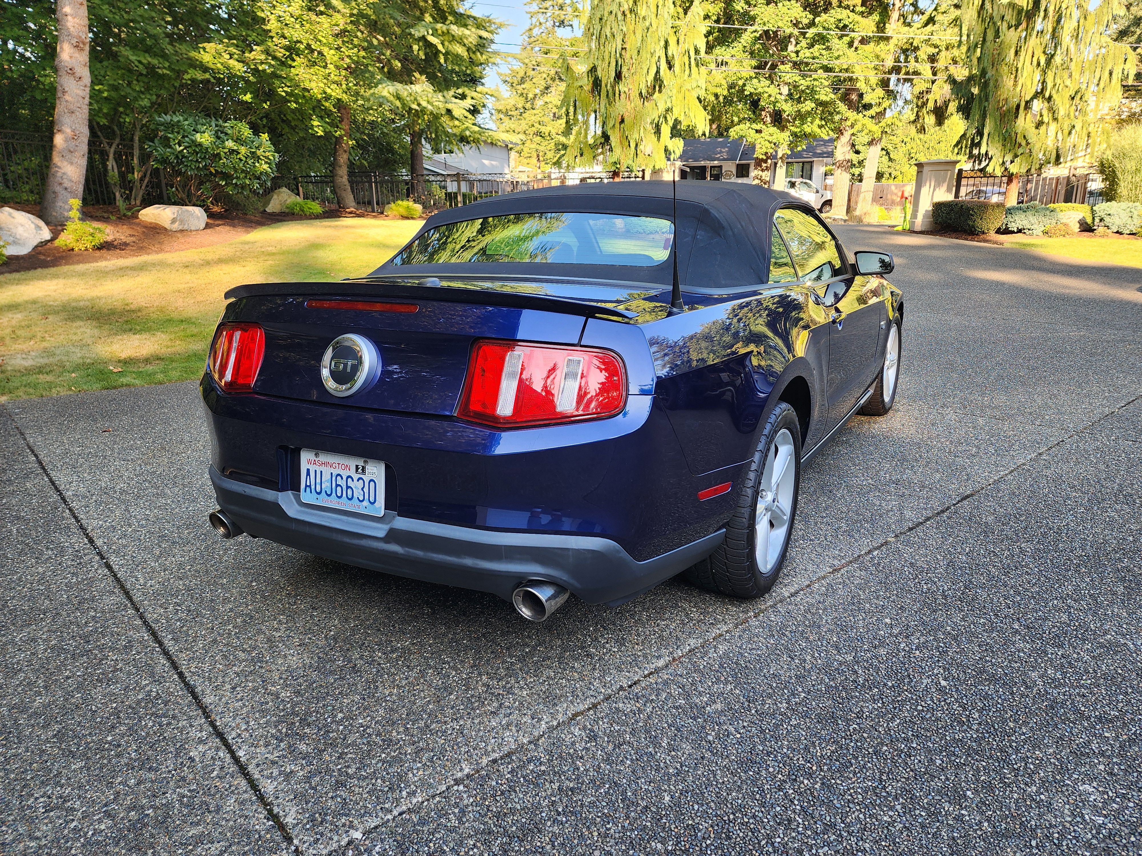 Used 2010 Ford Mustang GT RWD image 29