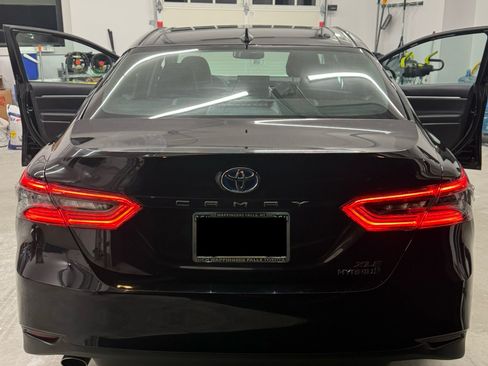 Used 2021 Toyota Camry XLE w/ Navigation Upgrade Package image 9