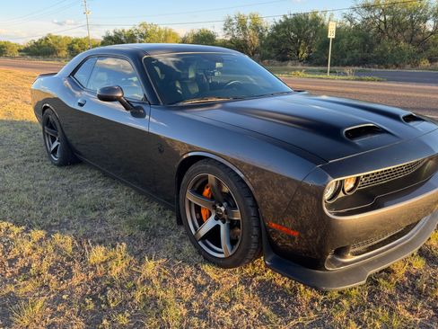 Used 2019 Dodge Challenger SRT Hellcat Redeye image 14