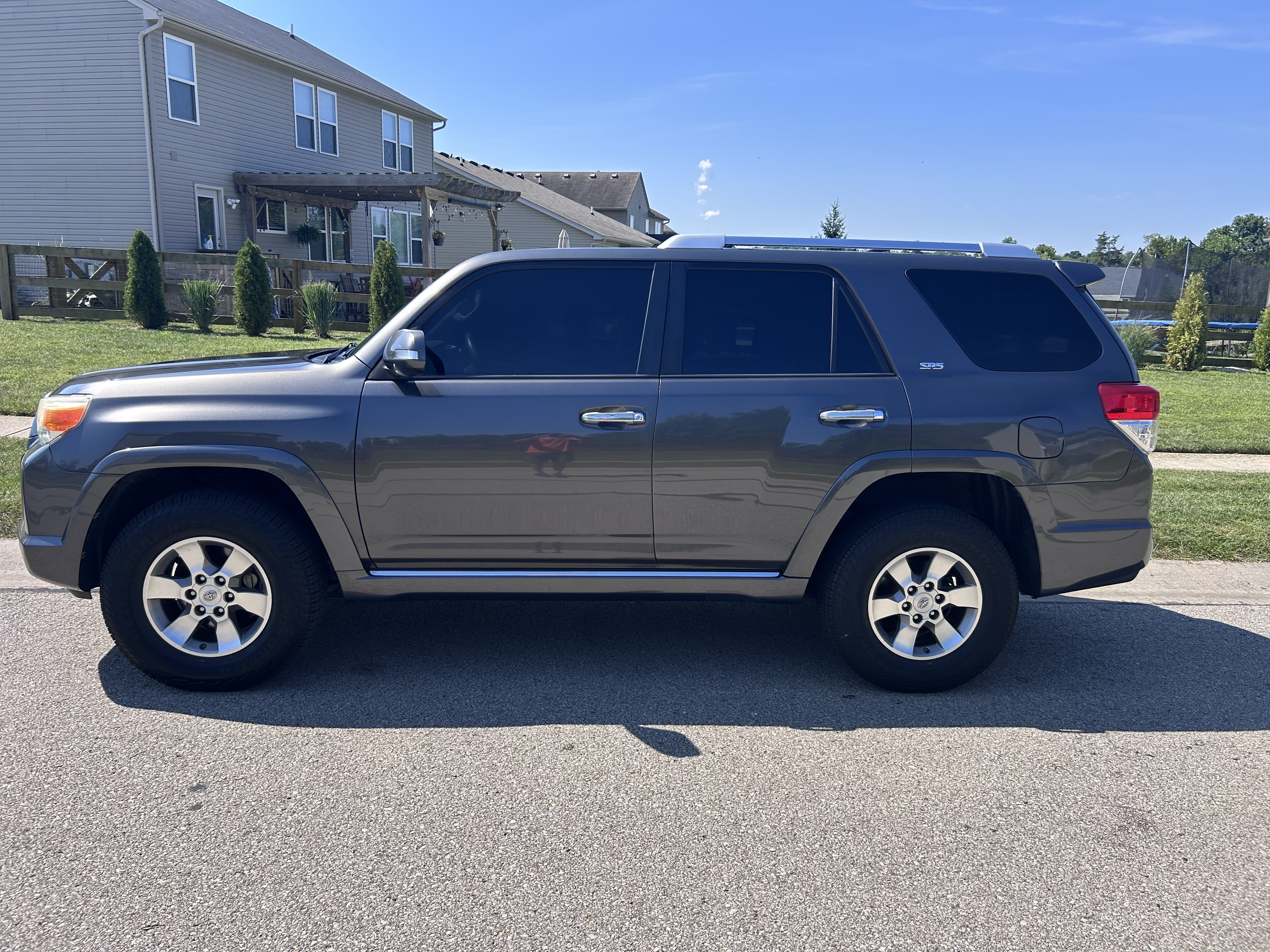 Used 2010 Toyota 4Runner SR5 AWD/4WD image 5